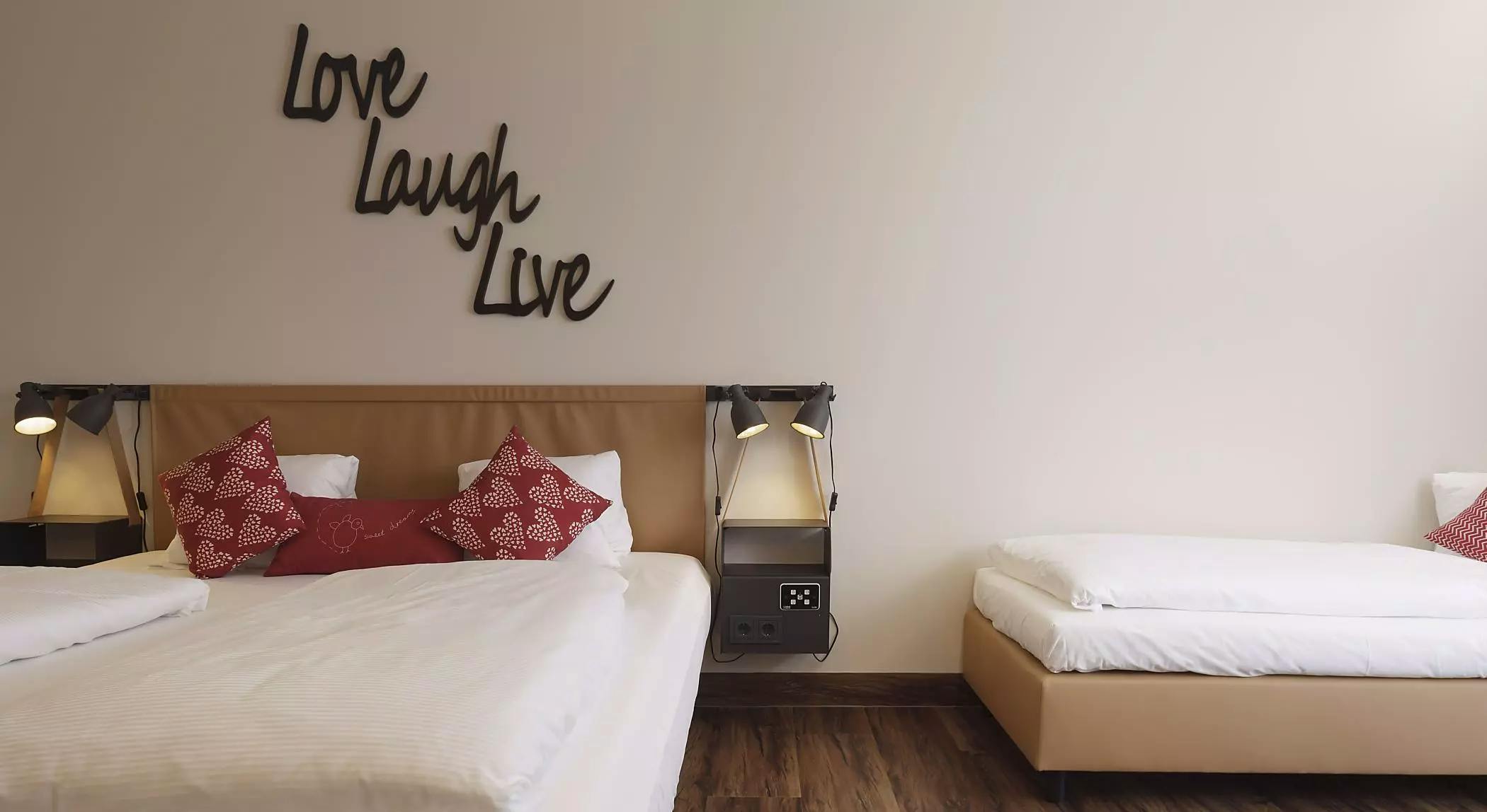 MJUS Resort and Thermal Park - Luksuzni wellness oddih, Körmend, Madžarska - 359 EUR - 2x nočitev v dvoposteljni Premium sobi za 2 osebi, Polpenzion