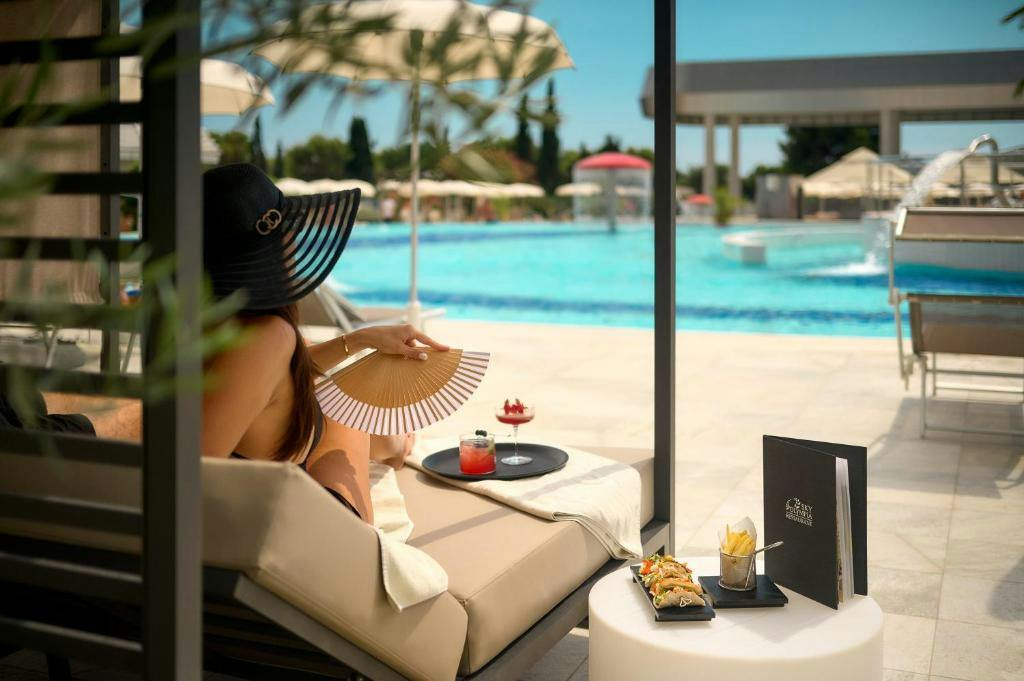 Hotel Olympia - Ljeto u rujnu u Vodicama - Junior suite - Produžena akcija, Vodice, Hrvatska - 509 EUR - 2x noćenje u Junior Suite za 2 osobe (2 djece do 17,99 godina besplatno), Polupansion