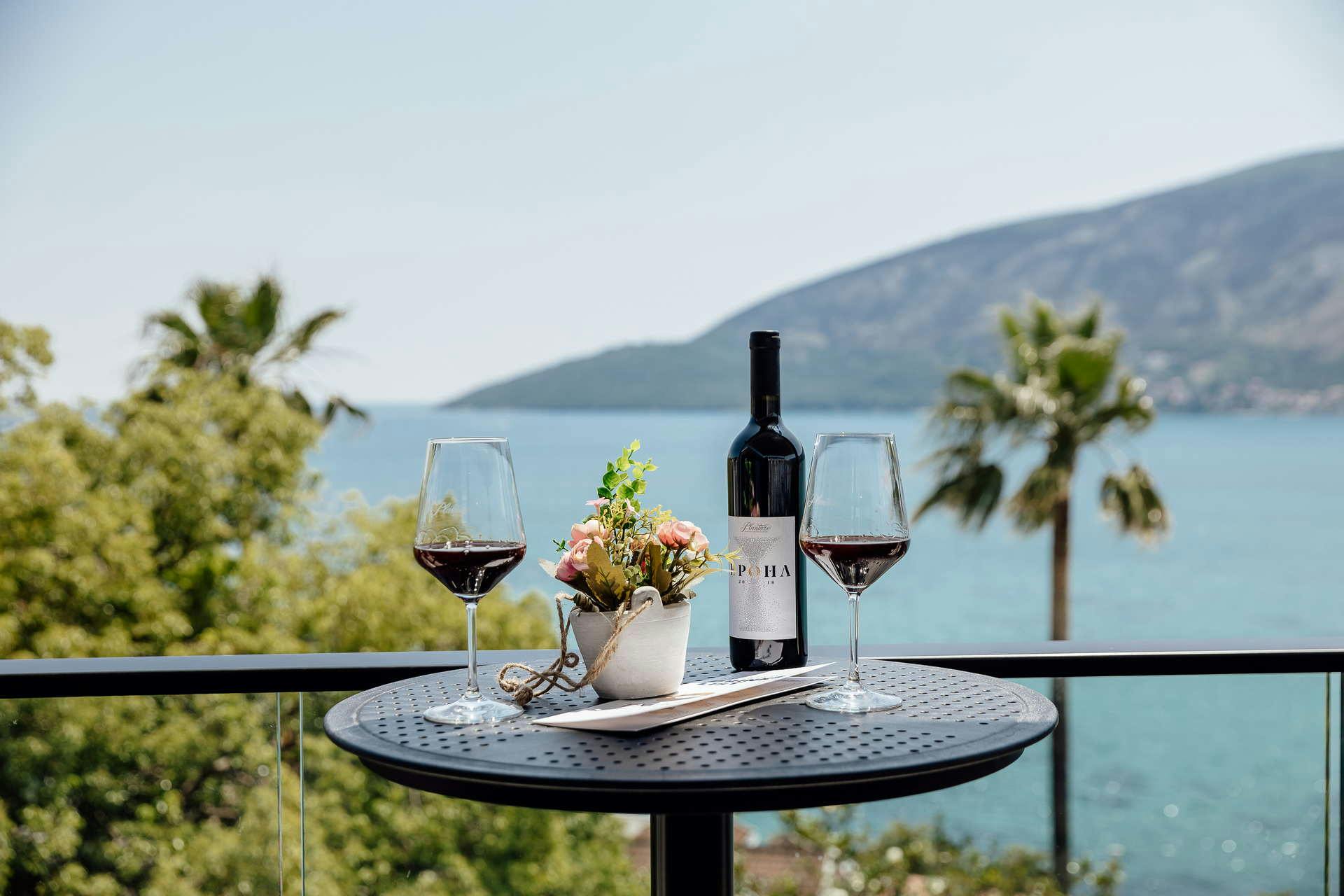Hotel Talia - All inclusive odmor u Crnoj Gori, Igalo, Crna Gora - 357 EUR - 3x noćenje u trokrevetnoj sobi bez terase za 2 osobe (2 djece do 12 godina besplatno), All inclusive