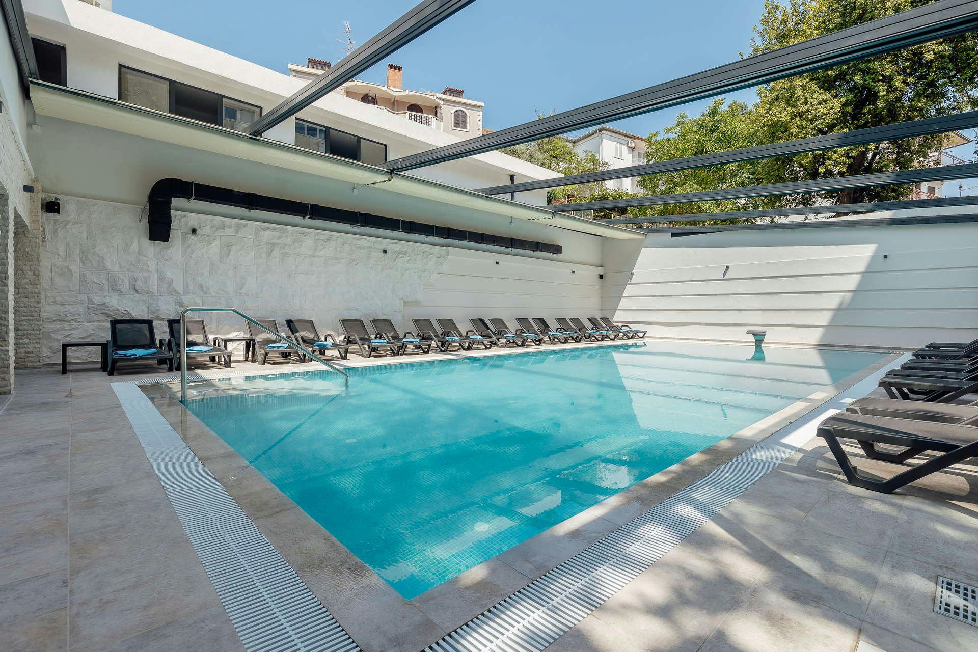 Hotel Talia - All inclusive kraj ljeta u Crnoj Gori, Igalo, Crna Gora - 279 EUR - 2x noćenje u trokrevetnoj sobi bez terase za 2 osobe (2 djece do 12 godina besplatno), All inclusive