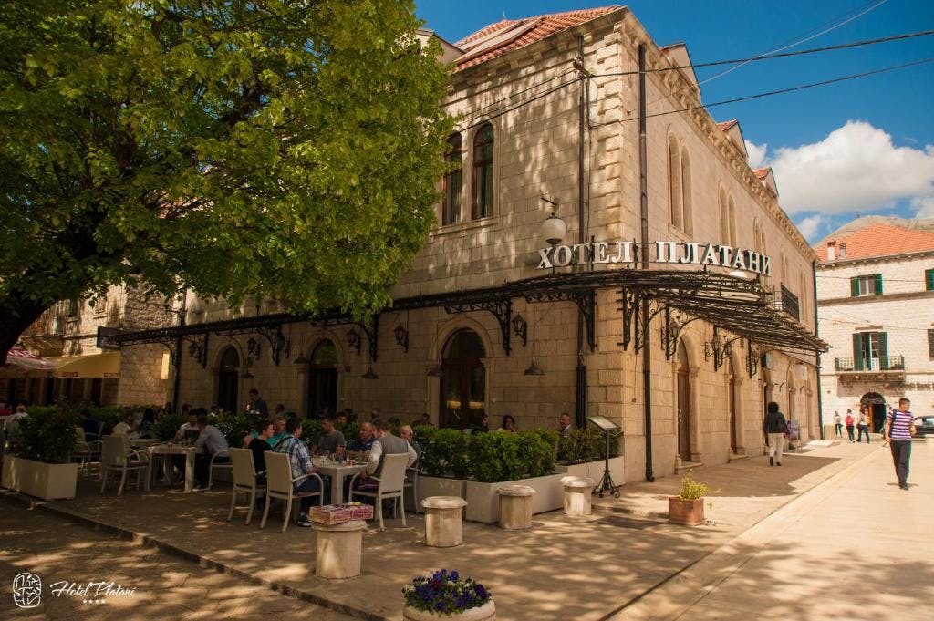 Hotel Platani - Obiteljski odmor u čarobnom Trebinju, Trebinje, Bosna i Hercegovina - 105 EUR - 1x noćenje u dvokrevetnoj sobi za 2 osobe (1 dijete do 8 godina besplatno), Doručak