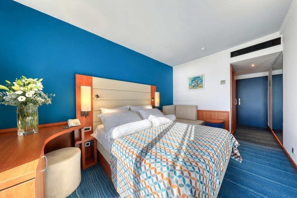 Ilirija Resort - Hotel Kornati - VIP Premium zabavno poletje s polnim penzionom v Biogradu, Biograd na Moru, Hrvaška - 1349 EUR - 7x nočitev v Premium Club sobi za 2 osebi (1 otrok do 12. leta in 1 otrok do 7. leta brezplačno), Polni penzion