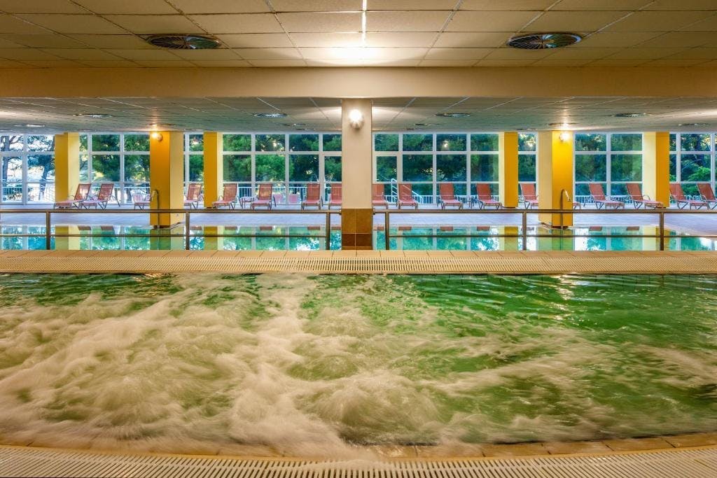 Kamp Čikat - Odmor na Malom Lošinju uz korištenje unutarnjeg bazena