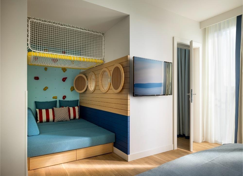 Falkensteiner Family Hotel Diadora - Last minute zabavni oddih za družine - Falky room 2+2, Petrčane, Hrvaška - 998 EUR - 2x nočitev v Family Superior sobi z balkonom za 2 osebi (2 otroka do 11,99 let brezplačno), Polpenzion