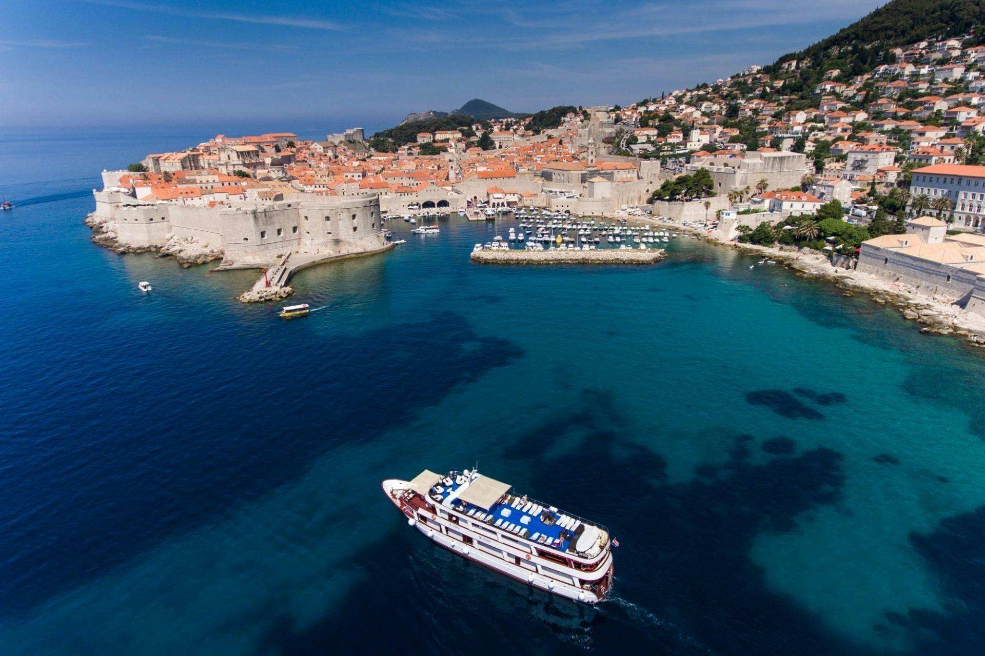 7-dnevno križarjenje - Doživite otoke Jadrana - MS Princess Aloha, Zadar, Hrvaška - 715 EUR - 7-dnevno križarjenje z ladjo po ruti: Trogir – Brač – Korčula – Dubrovnik – Mljet – Hvar – Trogir, 6x nočitev v dvoposteljni kabini v spodnjem delu palube (klima, kopalnica) na ladji Princess Aloha (superior kategorija) za 1 osebo