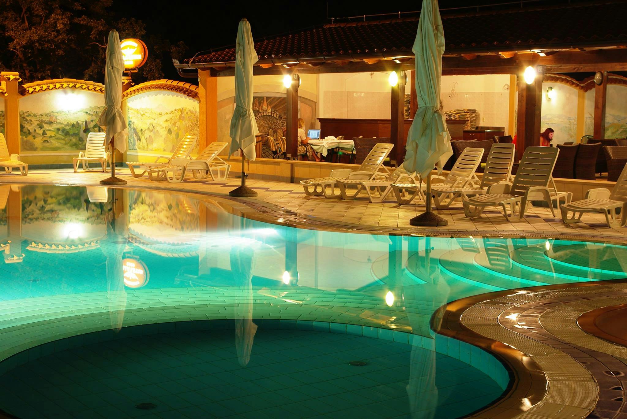 Hotel Villa Letan - Romantično ili obiteljsko ljeto, Peroj, Hrvatska - 467 EUR - 3x noćenje u dvokrevetnoj sobi s balkonom za 2 osobe (1 dijete do 2,99 godina i 1 dijete do 11,99 godina besplatno), Polupansion