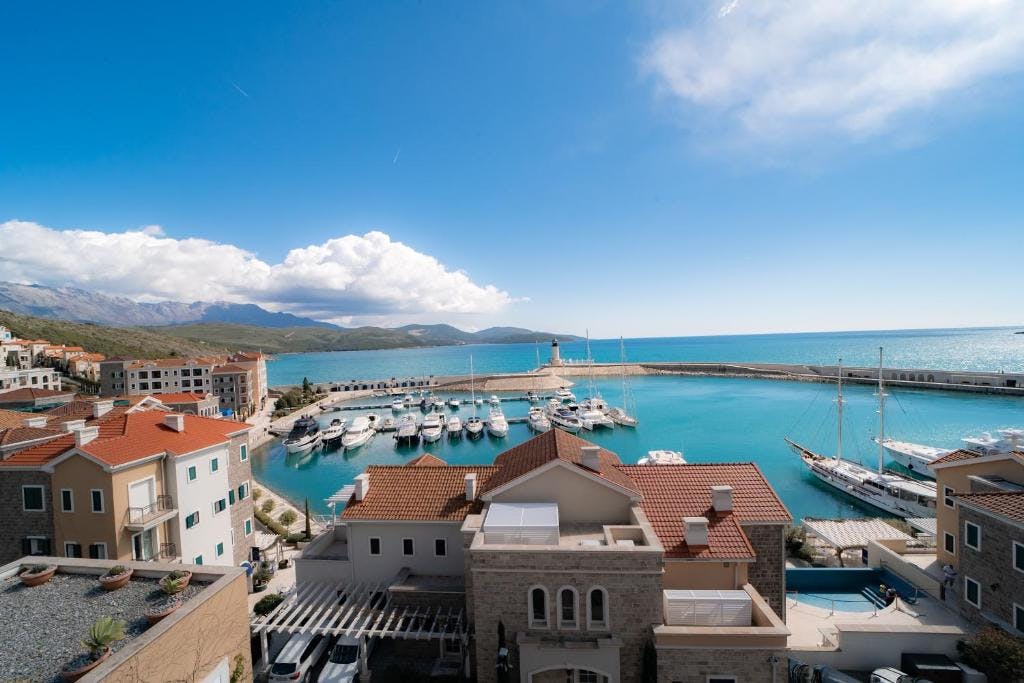 Luštica bay Vacation homes - Vrhunsko proljeće na Luštici s pogledom na more