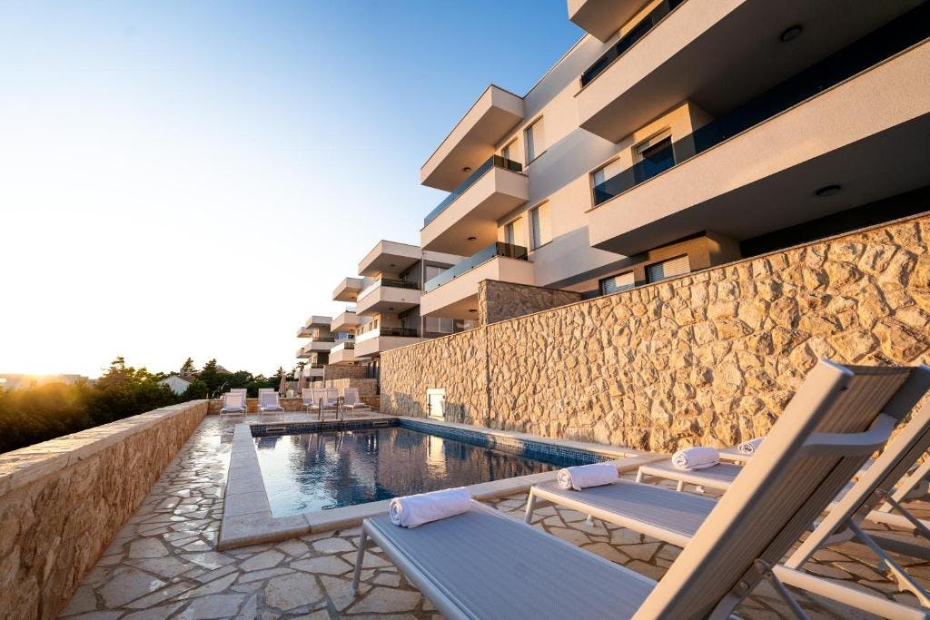 Meridian Pool Residences - Kraj ljeta na Pagu