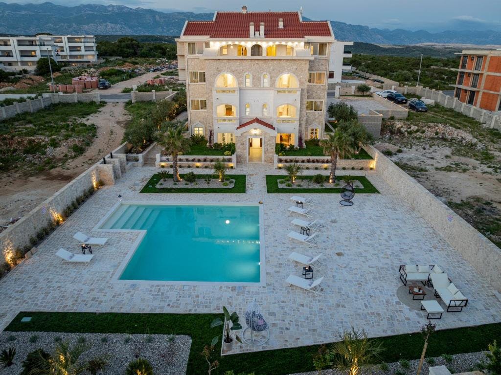 Chateau Dabo Luxury Pool Apartments - Obiteljski odmor na Pagu