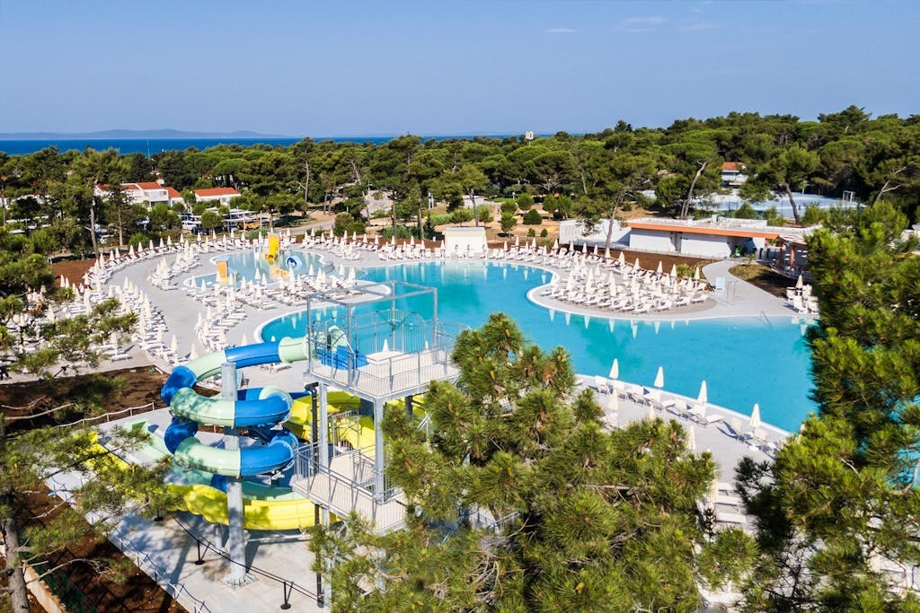 Zaton Holiday Resort - Zabavni obiteljski odmor u apartmanu Superior s polupansionom