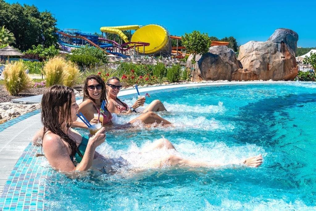 Aquapark Aquacolors - Cjelodnevna ulaznica za odrasle - Srpanj i kolovoz