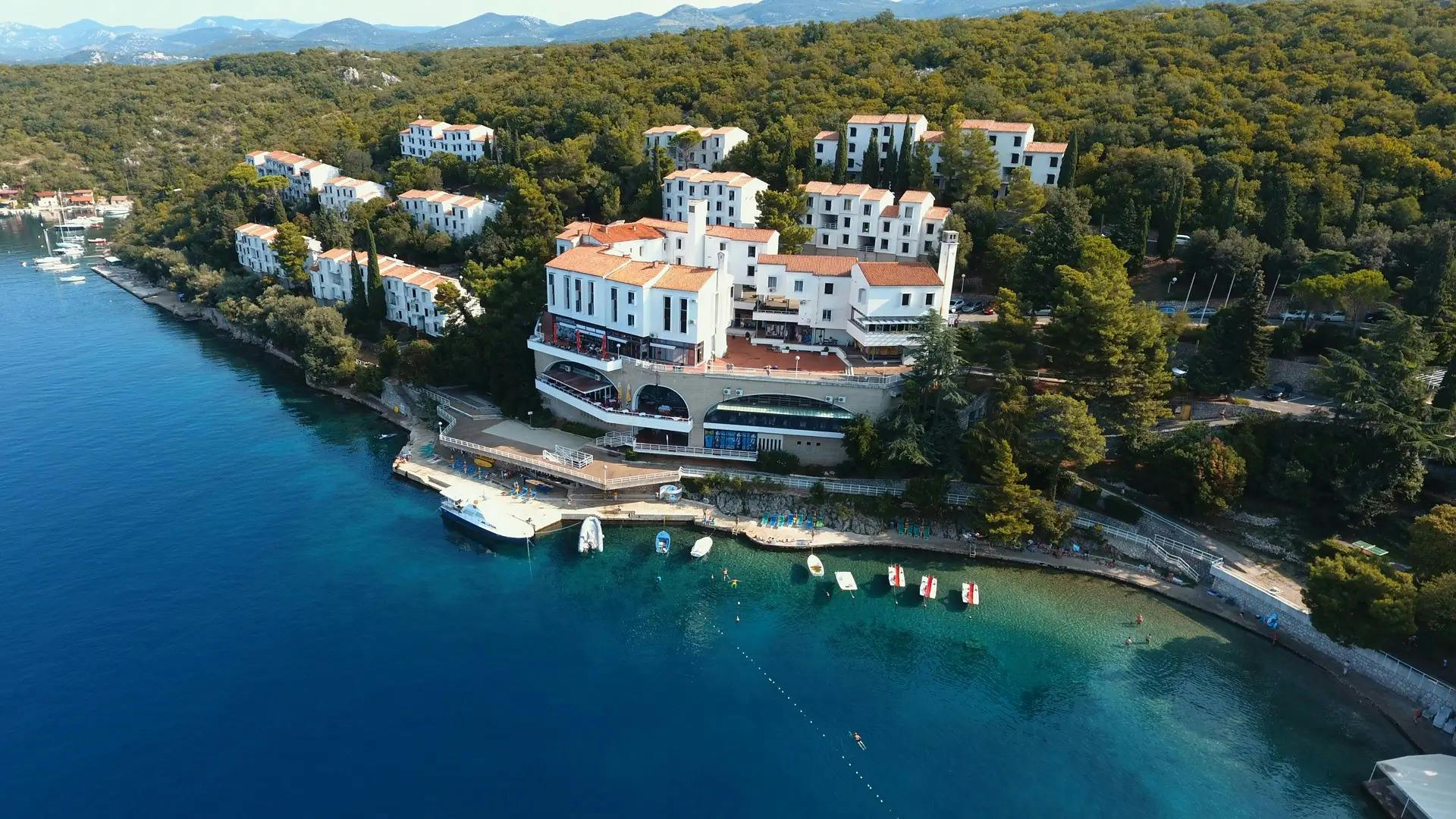 Uvala Scott - Kraj ljeta u Kraljevici - Standard soba, Kraljevica, Hrvatska - 150 EUR - 2x noćenje u dvokrevetnoj Standard sobi s pomoćnim ležajem za 2 osobe (1 dijete 13,99 godina besplatno), Polupansion (buffet doručak i večera)
