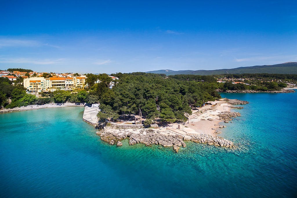 Sunny Krk by Valamar - Obiteljski ljetni odmor i opuštanje za kraj ljeta na Krku, Krk, Hrvatska - 780 EUR - 3x noćenje u renoviranoj sobi „Room for 2+1 morska strana" za 3 osobe, Sunny Breakfast & Brunch in Sunny Dinner