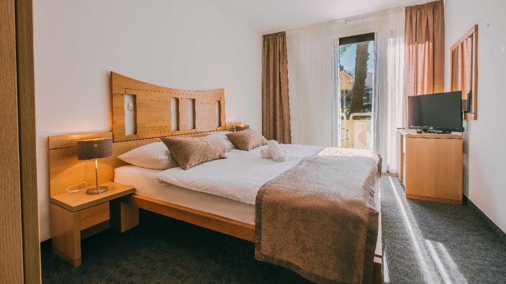 Veya Maradiso Hotel by Aminess - Družinsko poletje na Krku, Njivice, otok Krk, Hrvaška - 767 EUR - 5x nočitev v Superior dvoposteljni sobi z balkonom za 2 osebi (1 otrok do 9,99 let brezplačno), Polpenzion