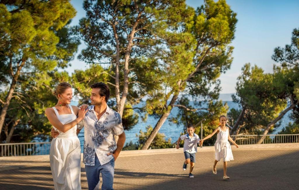 Valamar Sanfior Hotel & Casa - Vrhunski obiteljski odmor u Rapcu, Rabac, Hrvatska - 383 EUR - 2x noćenje u sobi „Junior Suite“ za 2 osobe (2 djece do 11,99 godina besplatno), Polupansion s uključenim bezalkoholnim negaziranim pićima iz šankomata tijekom obroka
