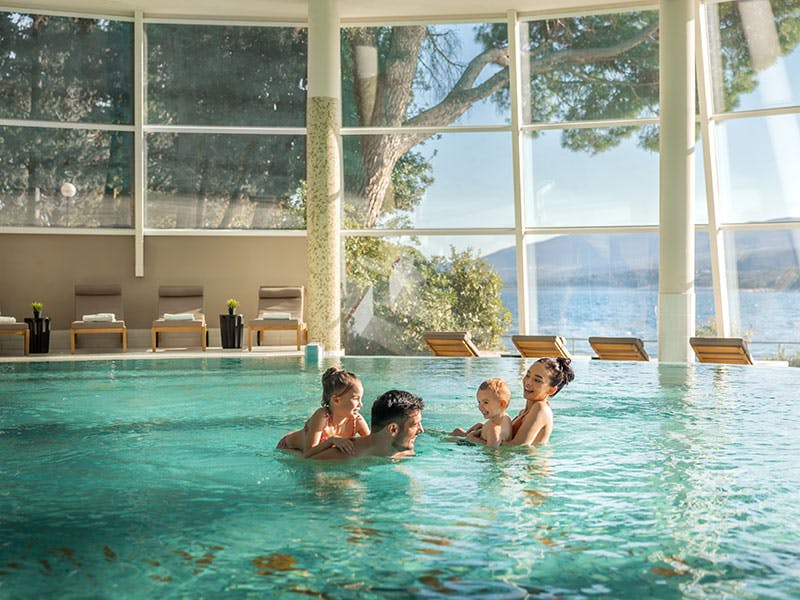 Valamar Sanfior Hotel & Casa - Vrhunski obiteljski odmor u Rapcu, Rabac, Hrvatska - 357 EUR - 2x noćenje u sobi „Room for 2+1 Seaside“ za 2 osobe (1 dijete do 11,99 godina besplatno), Polupansion s uključenim bezalkoholnim negaziranim pićima iz šankomata tijekom obroka