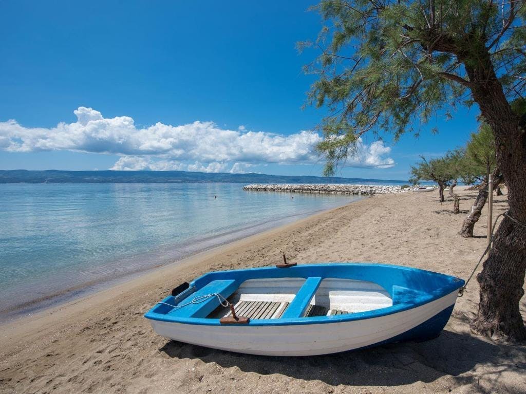 Hotel Nestos - Bogati prvosvibanjski paket opuštanja na omiškoj rivijeri