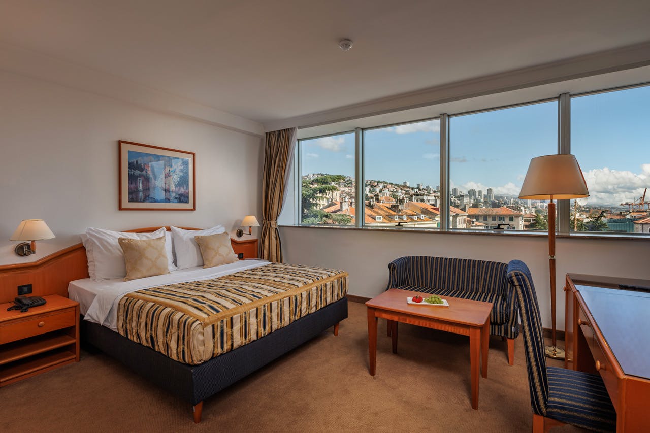 Grand Hotel Bonavia Rijeka - Poletje v Reki - Superior soba, Reka, Hrvaška - 310 EUR - 2x nočitev v dvoposteljni Superior sobi za 2 osebi, Zajtrk