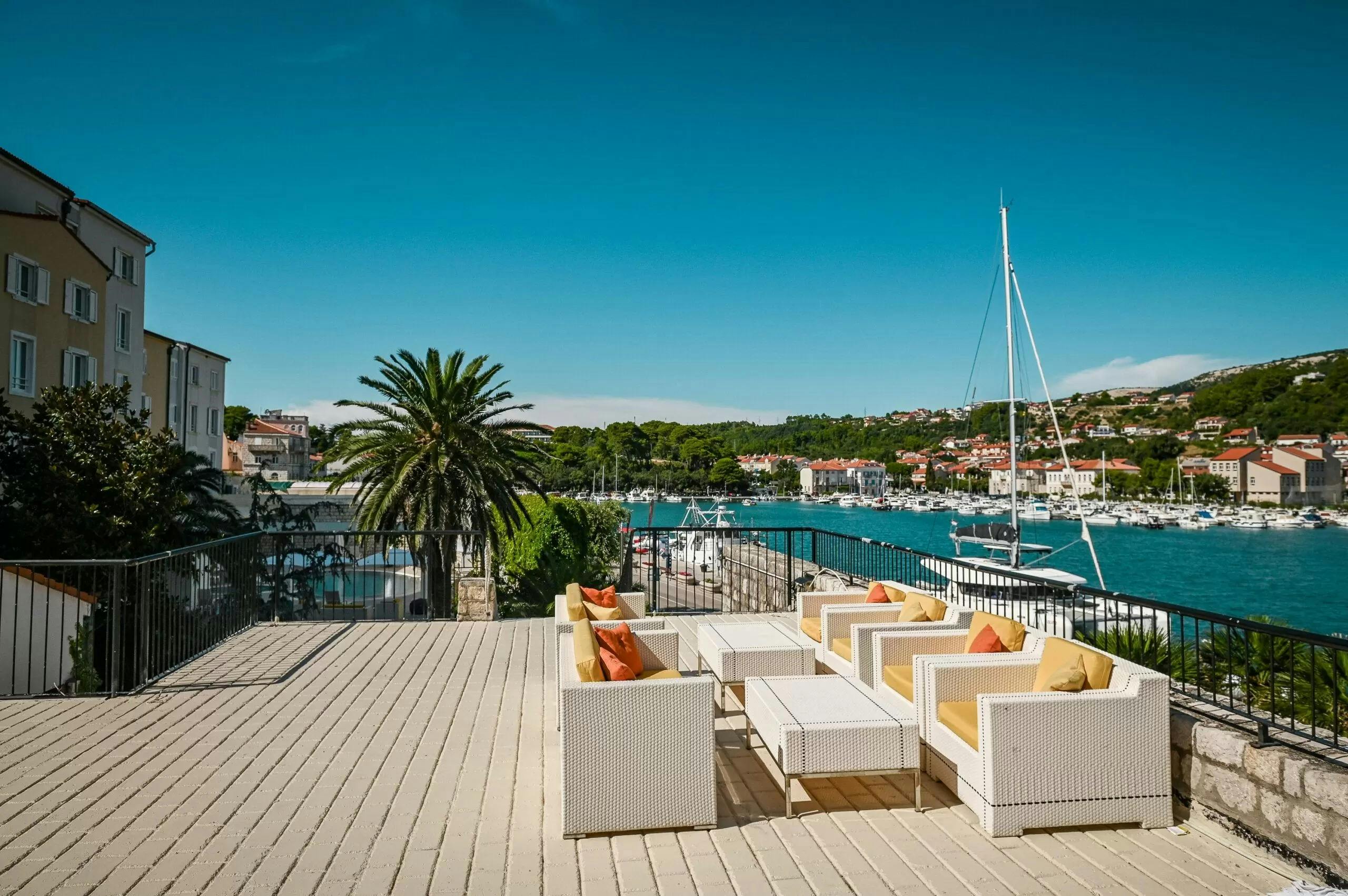 Hotel International - Kraj ljeta na prekrasnom Rabu, Rab, Hrvatska - 826 EUR - 7x noćenje u dvokrevetnoj sobi s pogledom na grad ili more (ovisno o raspoloživosti) za 2 osobe (1 dijete do 6 godina besplatno), Polupansion
