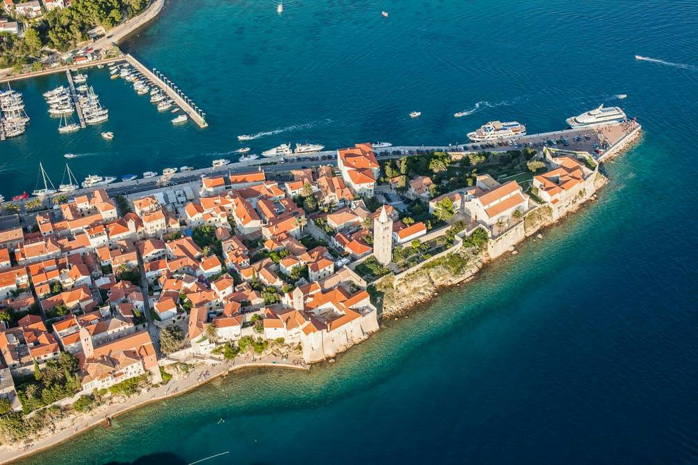 Hotel International - Kraj ljeta na prekrasnom Rabu, Rab, Hrvatska - 600 EUR - 5x noćenje u dvokrevetnoj sobi s pogledom na grad ili more (ovisno o raspoloživosti) za 2 osobe (1 dijete do 6 godina besplatno), Polupansion