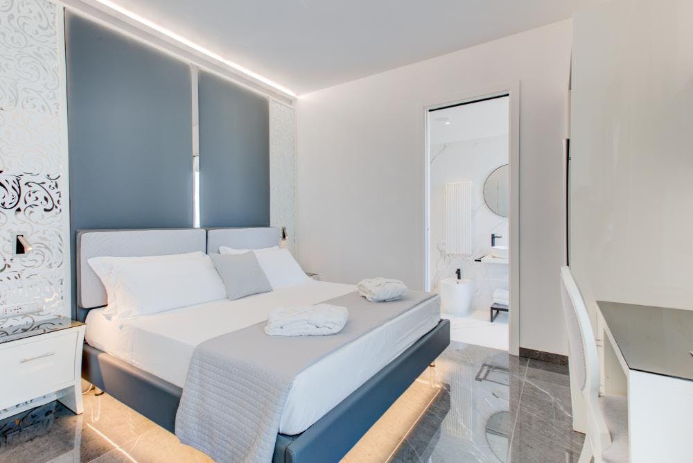 Hotel Due Mari, Miramare, Rimini, Italija - 369 EUR - 3x nočitev v dvoposteljni Superior sobi z balkonom za 2 osebi (1 otrok do 12,99 let brezplačno), Polpenzion
