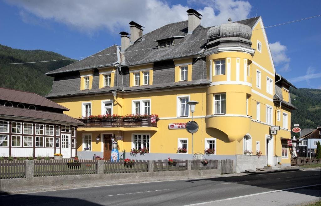 Hotel Villa Huber - Obiteljski miran odmor okružen alpskom prirodom i jezerima
