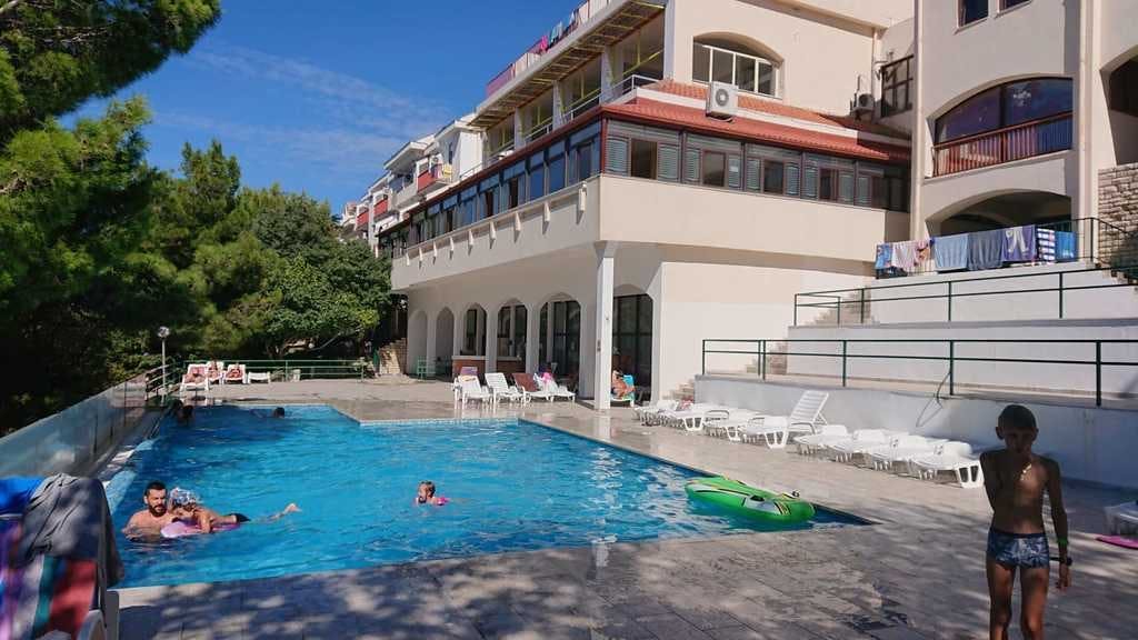 Hotel Zagreb Karlobag - All inclusive light ljeto - Soba s balkonom, Karlobag, Hrvatska - 707 EUR - 7x noćenje u dvokrevetnoj sobi s balkonom za 2 osobe (1. dijete do 11,99 godina besplatno i 2. dijete do navršene 1 godine besplatno), All inclusive light