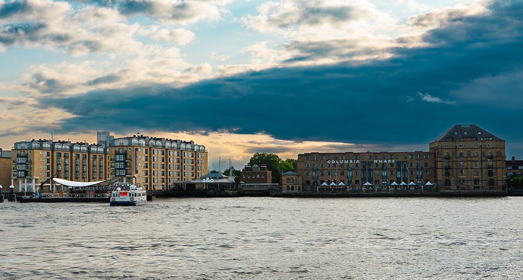 A&O London Docklands Riverside - Elegantni odmor tik uz Temzu, London, Ujedinjeno Kraljevstvo - 158 EUR - 2x noćenje u dvokrevetnoj Standard sobi ili obiteljskoj sobi za 2 osobe (2 djece do 17 godina besplatno), Buffet doručak