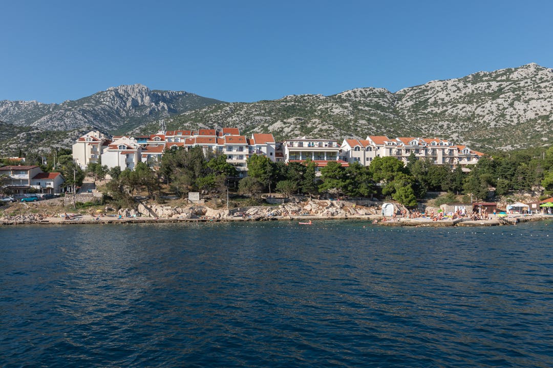 Hotel Zagreb Karlobag - All inclusive light pozdrav ljetu - Soba s balkonom, Karlobag, Hrvatska - 491 EUR - 5x noćenje u dvokrevetnoj sobi s balkonom za 2 osobe (1. dijete do 11,99 godina besplatno i 2. dijete do navršene 1 godine besplatno), All inclusive light