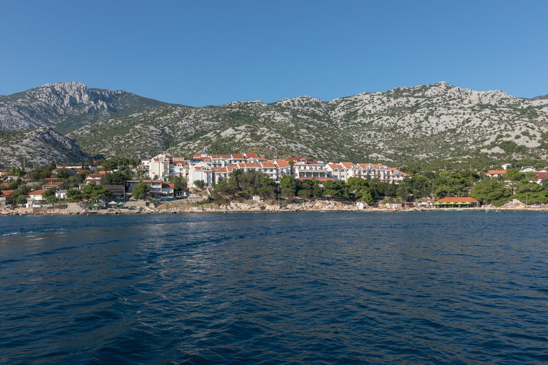 Hotel Zagreb Karlobag - All inclusive light ljeto - Soba s balkonom, Karlobag, Hrvatska - 395 EUR - 3x noćenje u dvokrevetnoj sobi s balkonom za 2 osobe (1. dijete do 11,99 godina besplatno i 2. dijete do navršene 1 godine besplatno), All inclusive light