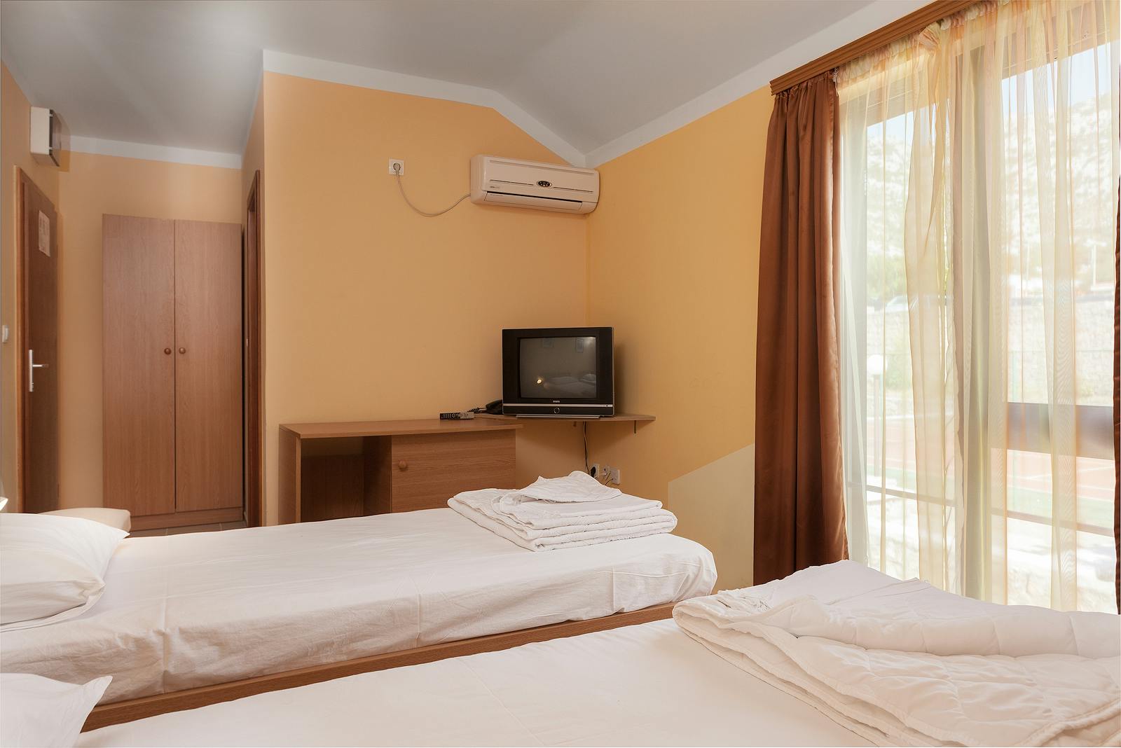 Hotel Zagreb Karlobag - All inclusive light poletje , Karlobag, Hrvaška - 274 EUR - 3x nočitev v dvoposteljni sobi za 2 osebi (1. otrok do 11,99 let in 2. otrok do dopolnjenega 1. leta starosti brezplačno), All inclusive light