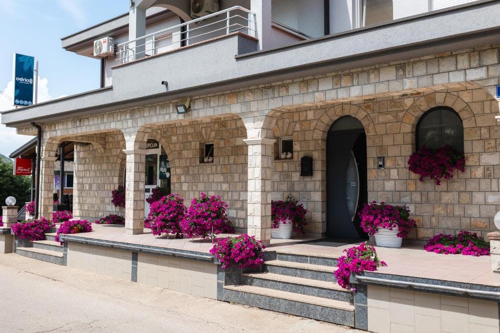 Adria Centar Koćuša - Odmor za dvoje na prekrasnoj reci Trebižat