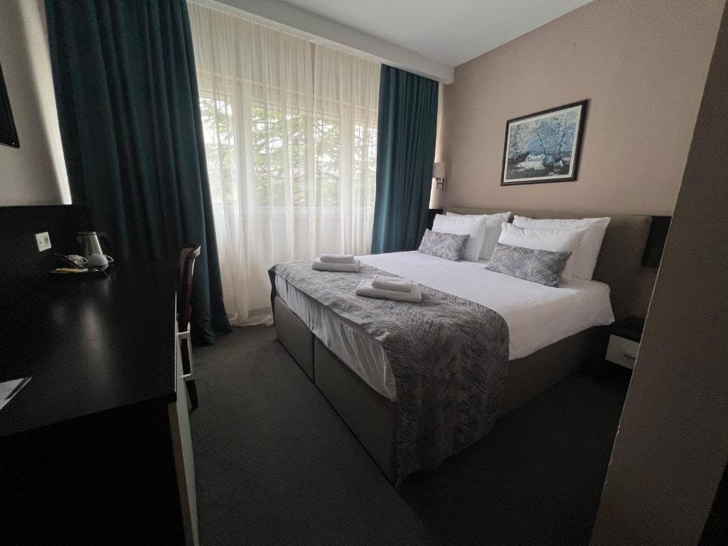 Garden City Hotel & Resort - Wellness poletni oddih za pare v mirni oazi med tednom, Konjic, Bosna in Hercegovina - 101 EUR - 1x nočitev v dvoposteljni sobi za 2 osebi, Zajtrk