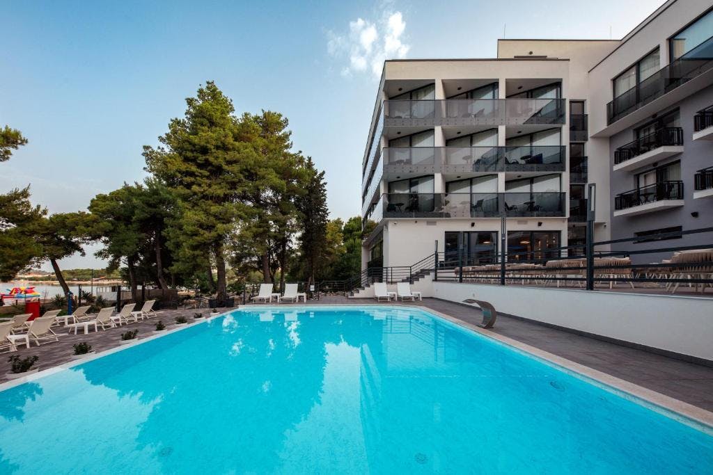 SeeSea Hotel - Obiteljski svibanjski odmor u Vodicama