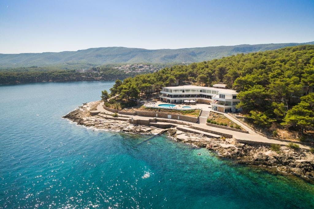 Fontana Resort - Početak ljeta na Hvaru u komfornim apartmanima