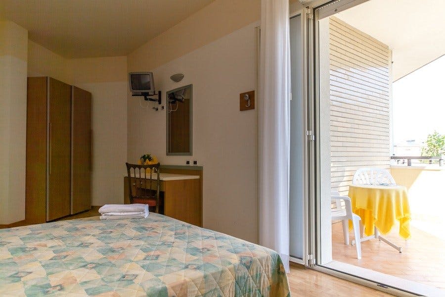 Hotel Diplomatic - All inclusive poletje v Cesenaticu, Cesenatico, Italija - 880 EUR - 5x nočitev v dvoposteljni sobi z balkonom za 2 osebi, All inclusive v hotelski restavraciji