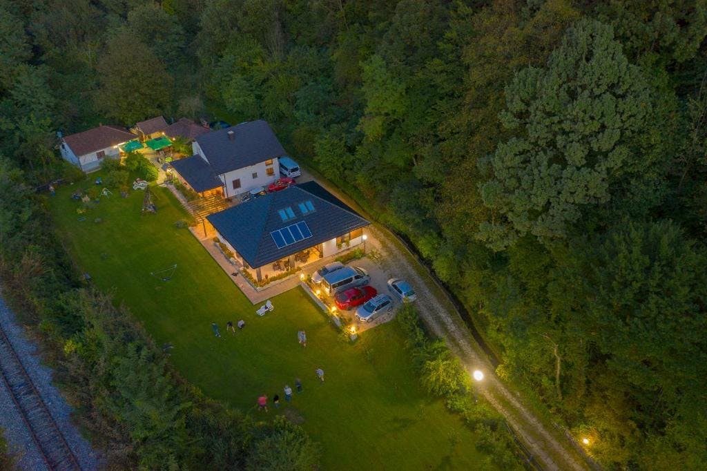 Apartmani Oeneus - Odmor u blizini rijeke Une i Japodskih otoka uz čari netaknute prirode, Bihać, Bosna i Hercegovina - 102 EUR - 2x noćenje u apartmanu za 2 osobe, Besplatan Wi-Fi