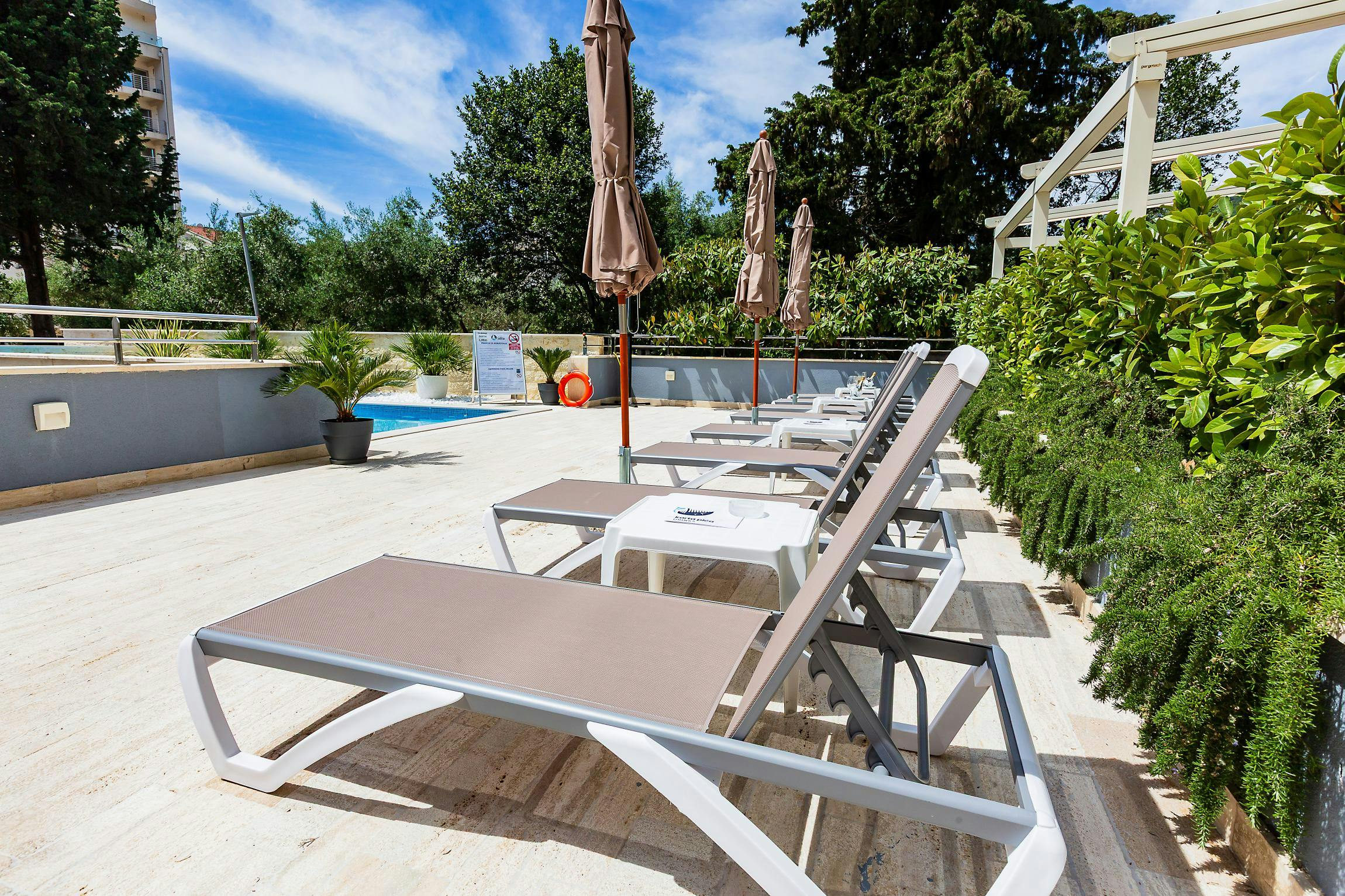 Hotel Idila by Aycon - Obiteljski kraj ljeta, Budva, Crna Gora - 344 EUR - 3x noćenje u dvokrevetnoj Deluxe sobi s pogledom na park za 2 osobe (1 dijete do 11,99 godina besplatno), Doručak