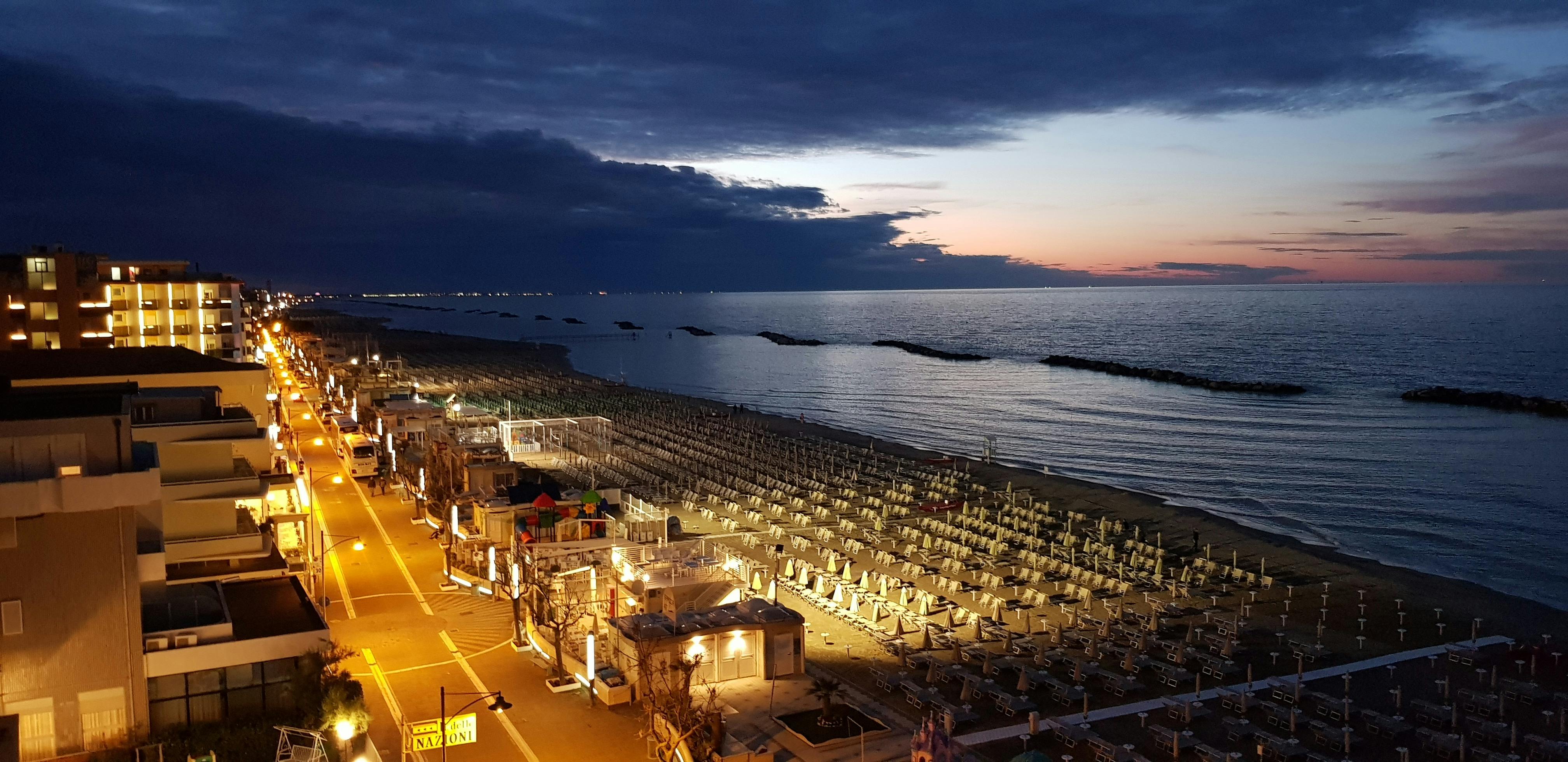Hotel President - All inclusive light odmor uz plažu, Bellaria Igea Marina, Italija - 438 EUR - 3x noćenje u dvokrevetnoj sobi s balkonom ili bez balkona za 2 osobe, All inclusive light u hotelskom restoranu