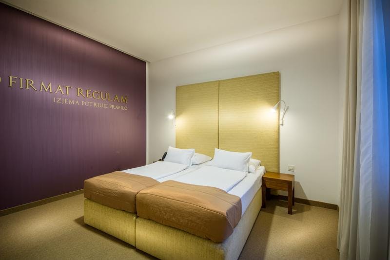 Rimske terme / Adults only - Hotel Zdraviliški dvor - Posebna poletna akcijska cena, Rimske Toplice, Slovenija - 300 EUR - 2x nočitev v dvoposteljni sobi za 2 osebi, Polpenzion