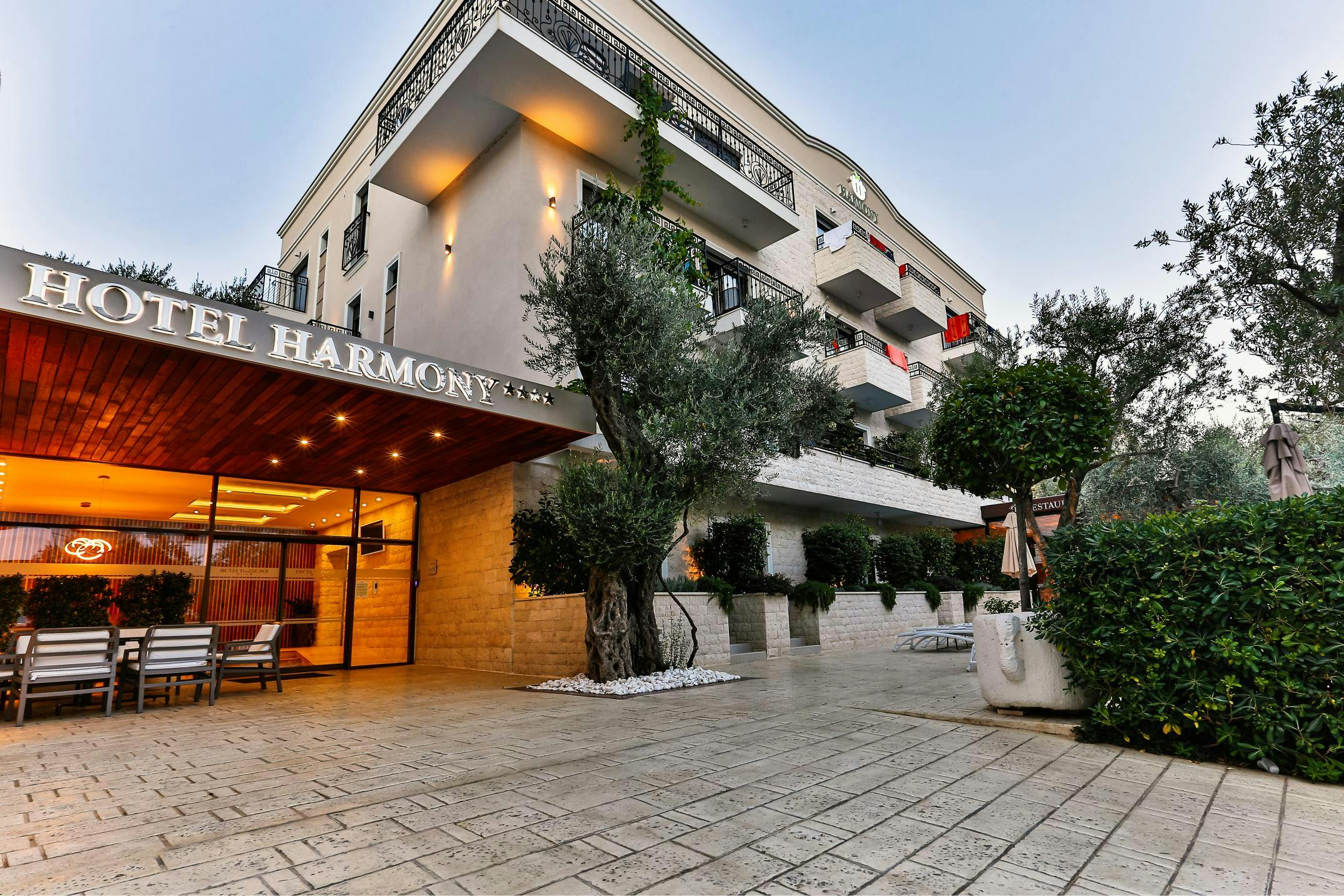 Hotel Harmony by Aycon - Jesen u Petrovcu, Petrovac, Crna Gora - 262 EUR - 3x noćenje u dvokrevetnoj Standard sobi s pogledom na planine za 2 osobe, Doručak