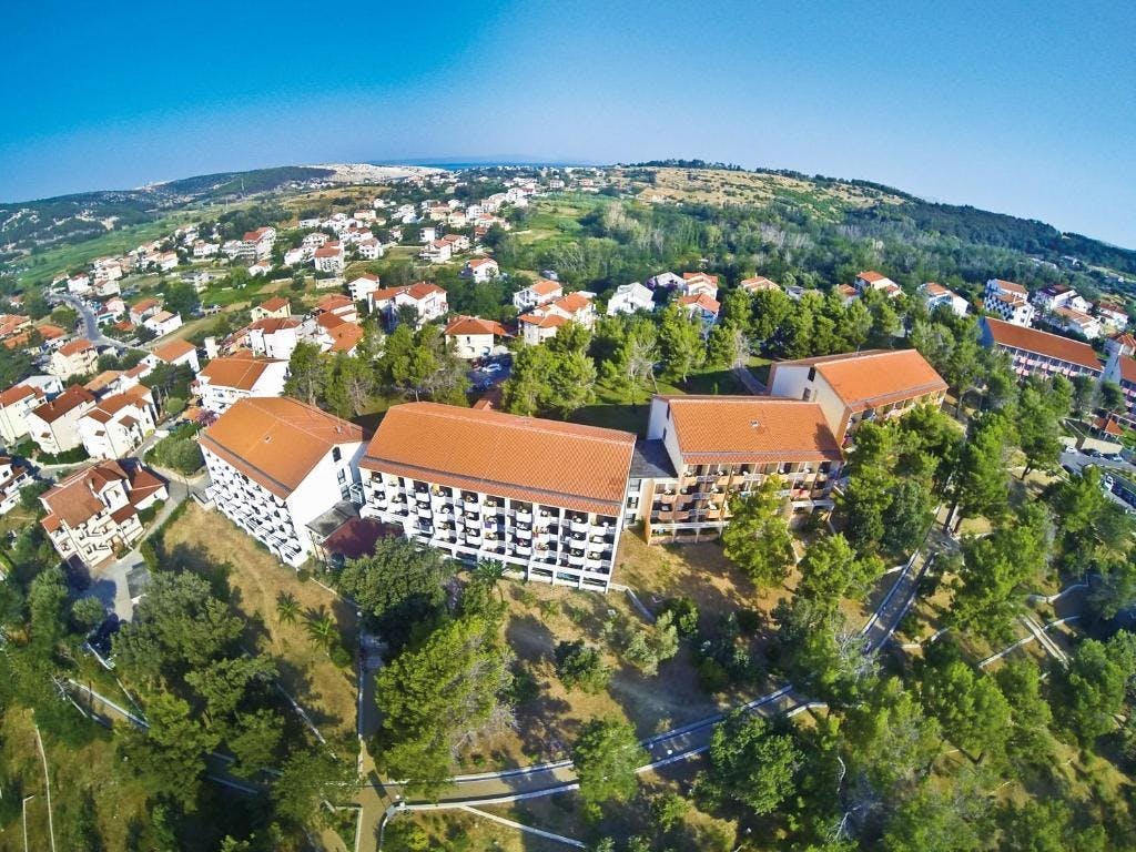 San Marino Resort - Hotel Veli Mel - Obiteljski jesenski odmor na Rabu, Lopar, Rab, Hrvatska - 114 EUR - 1x noćenje u "sobi 2+1" za 2 osobe (1 dijete do 13,99 godina besplatno), Polupansion