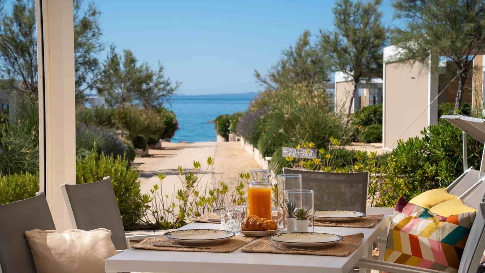 Terra Park Phalaris - Obiteljski kraj ljeta u savršenom kampu - Pinus Holiday Home, Novalja, Pag, Dalmacija, Hrvatska - 471 EUR - 2x noćenje u Pinus Holiday Home za do 5 osoba (4 odrasle osobe i 1 dijete do 11,99 godina), Posteljina i ručnici