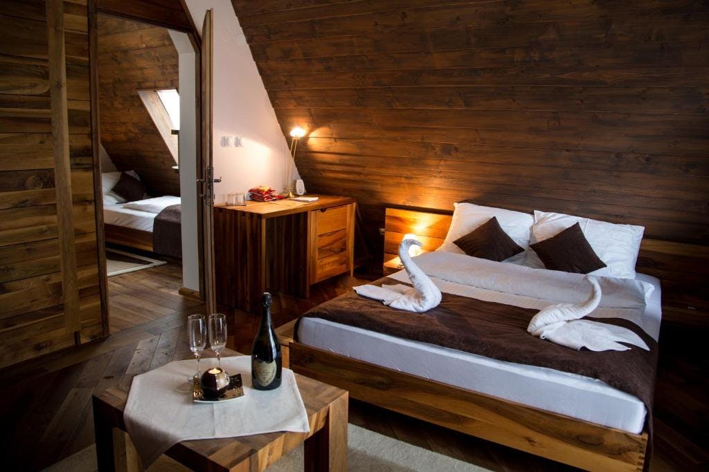 Hotel Babino Brdo - Sproščujoč oddih za družine, Derventa, Bosna in Hercegovina - 75 EUR - 1x nočitev v triposteljni sobi za 3 osebe, Zajtrk