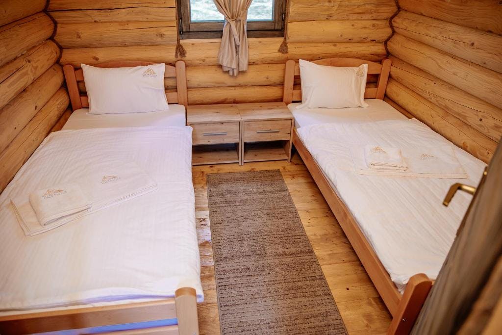 Etno selo Pivska Vila - Tradicionalen oddih v naravi, Nedajno, Črna gora - 59 EUR - 1x nočitev v dvoposteljnem bungalovu za 2 osebi (1 otrok do 7 let brezplačno), Zajtrk