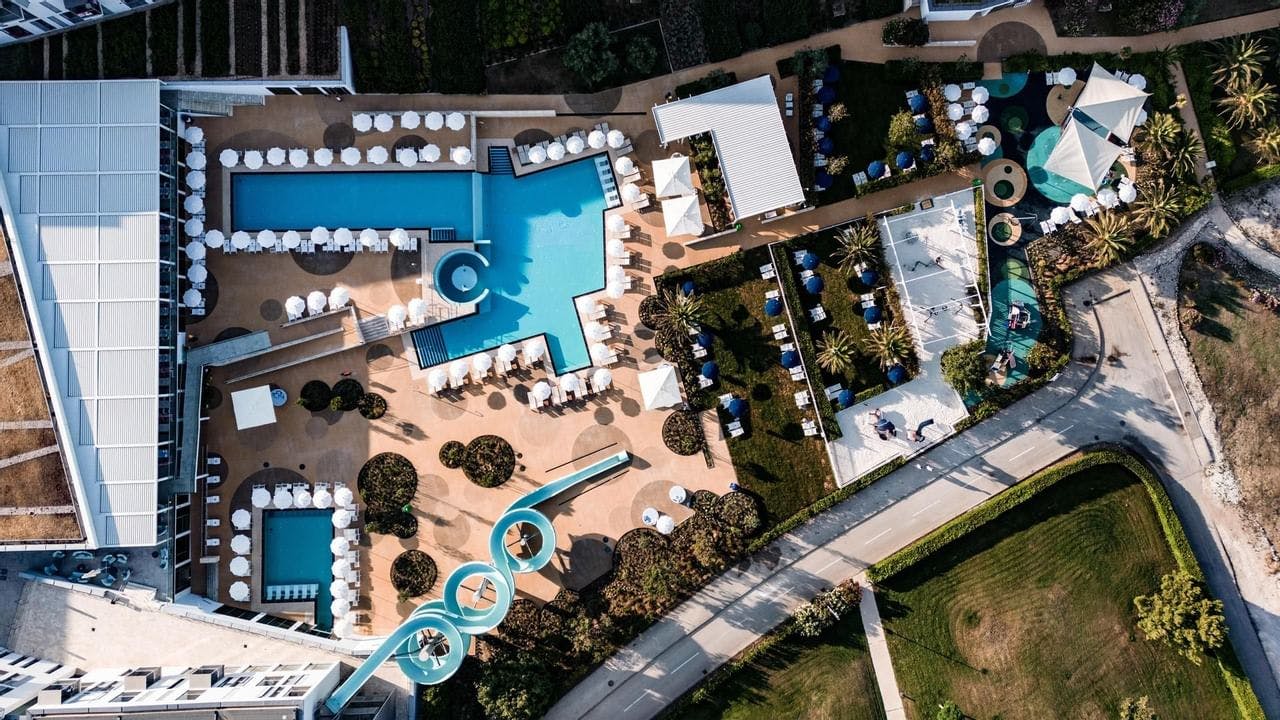 Falkensteiner Family Hotel Diadora - Vrhunski obiteljski odmor - Family room 2+1, Petrčane, Hrvatska - 898 EUR - 2x noćenje u dvokrevetnoj Falky sobi s balkonom za 2 osobe (1 dijete do 11,99 godina besplatno), Polupansion