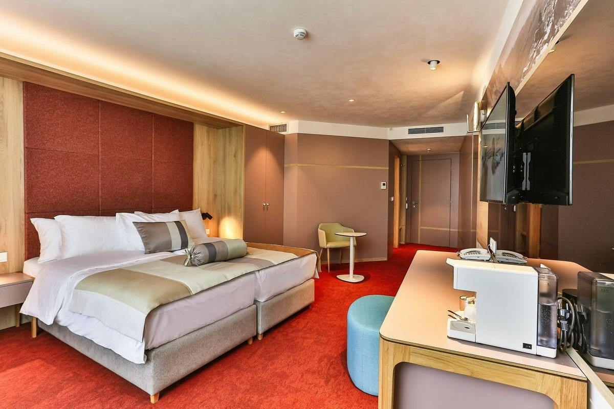 Hotel Carine Centar - Popoln oddih v središču Podgorice, Podgorica, Črna gora - 128 EUR - 1x nočitev v dvoposteljni standard sobi za 2 osebi (1 otrok do 6,99 let brezplačno), Zajtrk