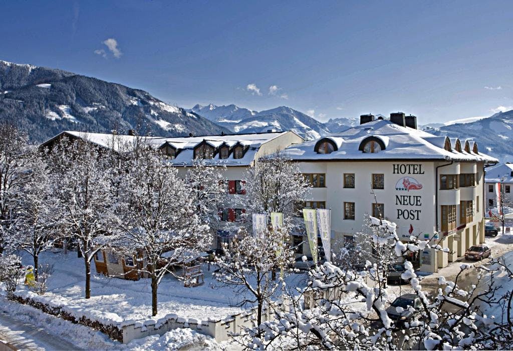 Upside Down Town Hotel Neue Post - Ladies Ski Opening u Zell am Seeu