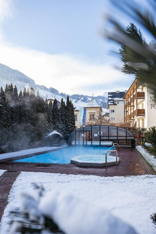 Upside Down Town Hotel Neue Post - Ladies Ski Opening u Zell am Seeu