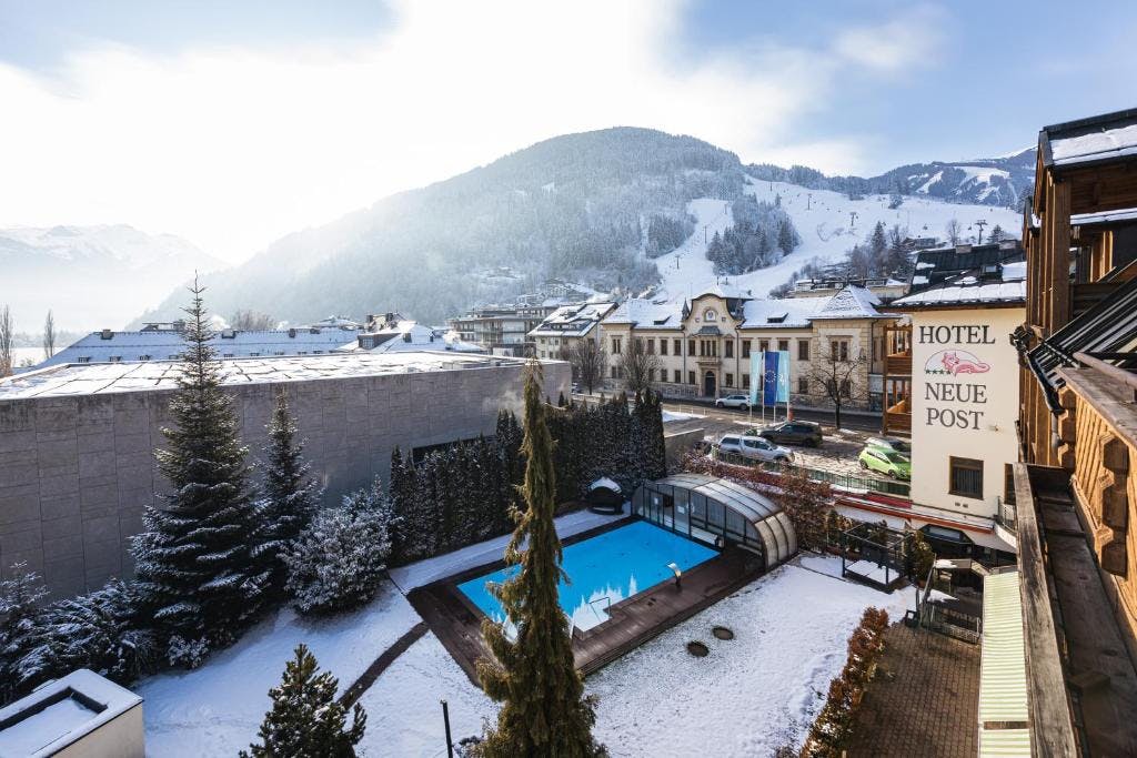 Upside Down Town Hotel Neue Post - Ladies Ski Opening u Zell am Seeu
